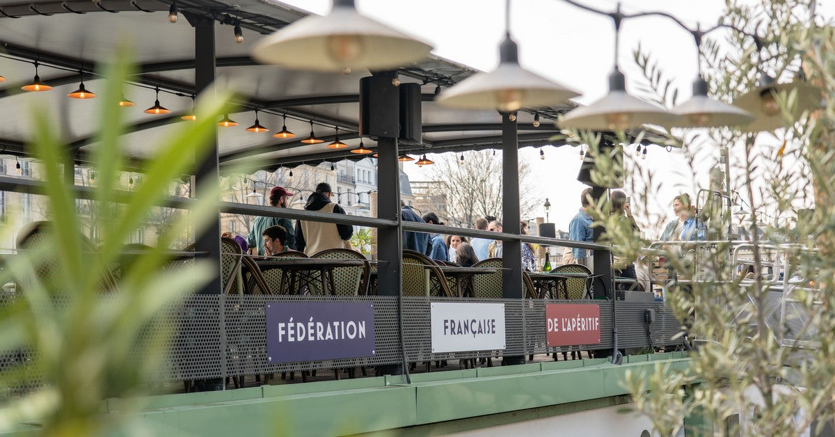 Un vrai apéro d’été à Paris ? Montez sur la péniche FFA