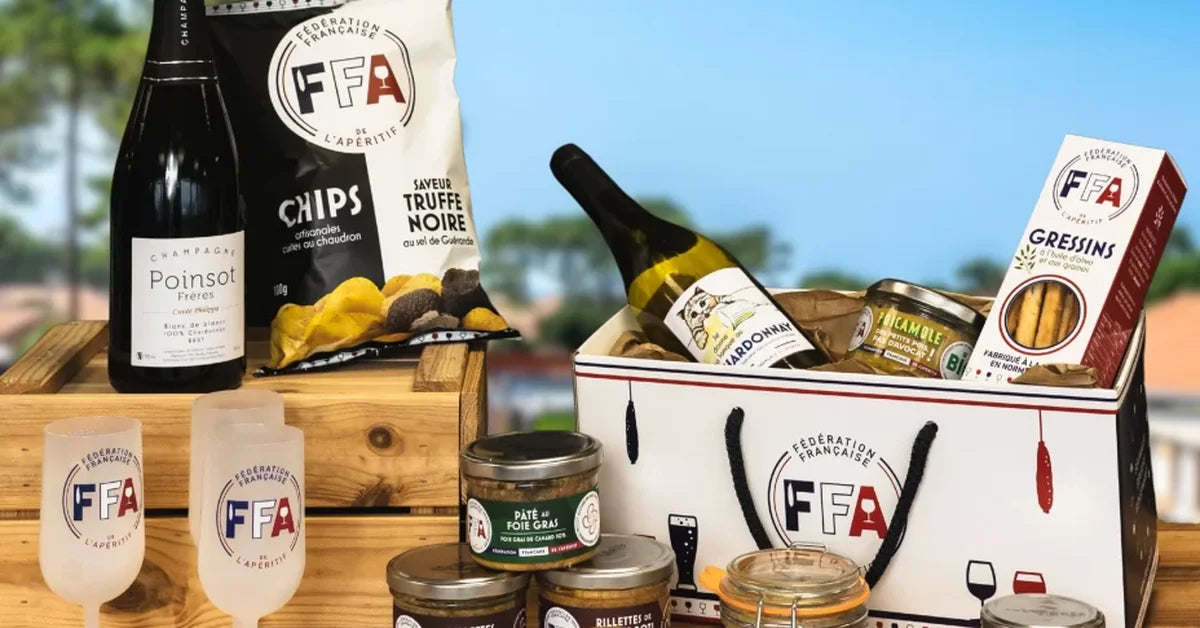 Coffret apéritif FFA avec champagne, vin blanc, chips, gressins et tartinables