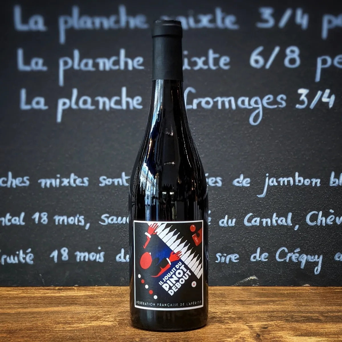 Bouteille de vin rouge bio FFA “Il Jouait du Pinot Debout” – Pinot Noir du Languedoc, vin fruité et léger parfait pour l’apéritif.