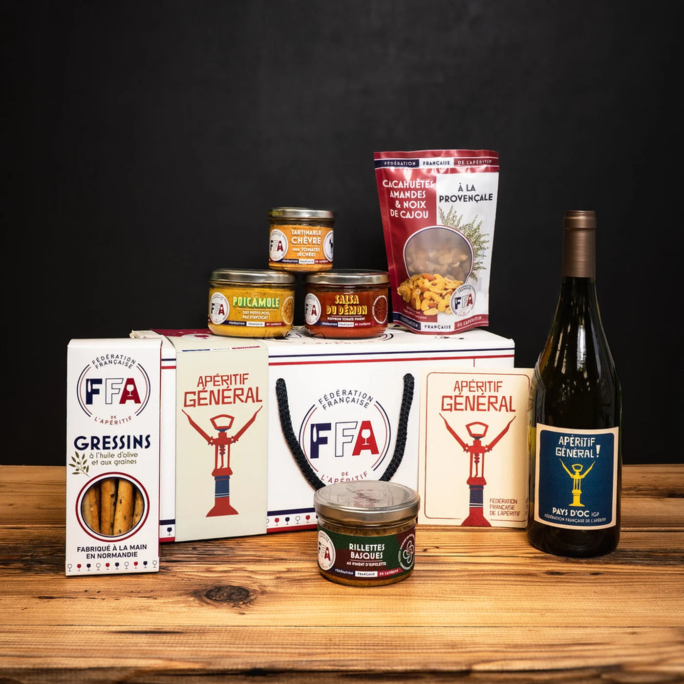 Coffret Apéritif Général de la Fédération Française de l’Apéritif — assortiment gourmand avec vin blanc, tartinables, gressins et cacahuètes, dans une ambiance conviviale et premium.