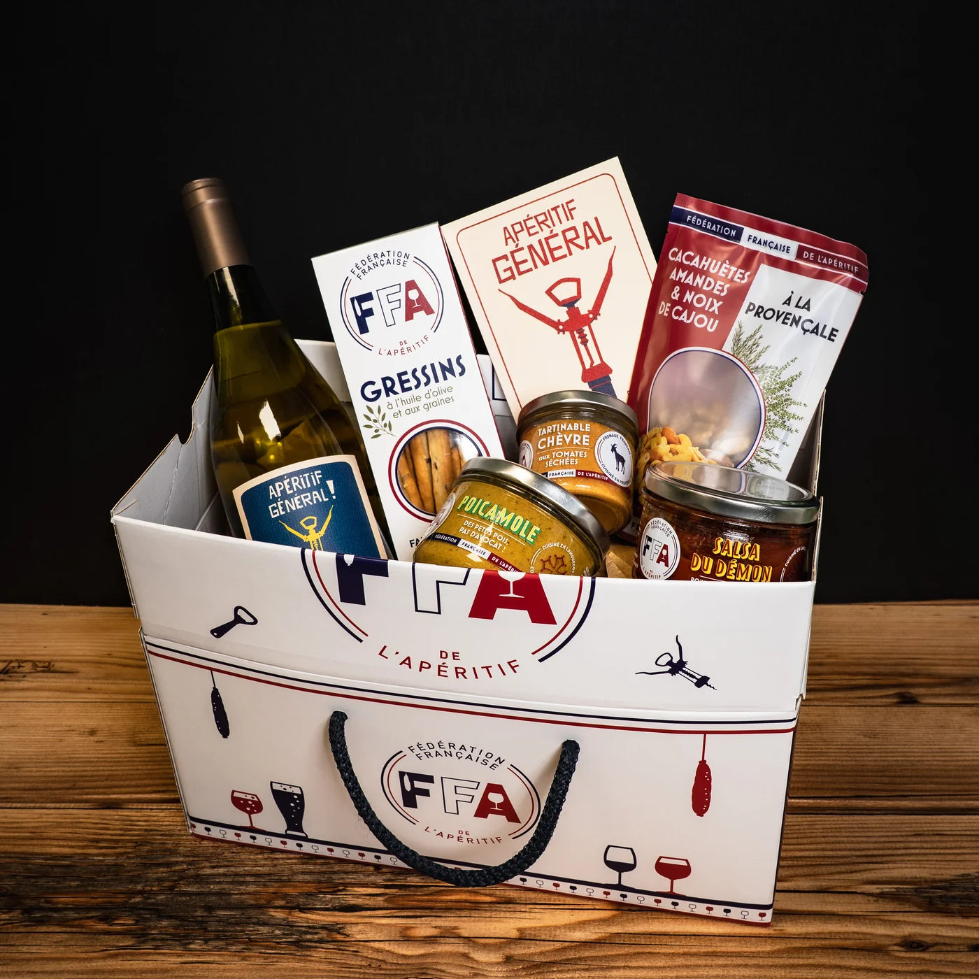 Coffret Apéritif Général de la Fédération Française de l’Apéritif — assortiment gourmand avec vin blanc, tartinables, gressins et cacahuètes, dans une ambiance conviviale et premium.