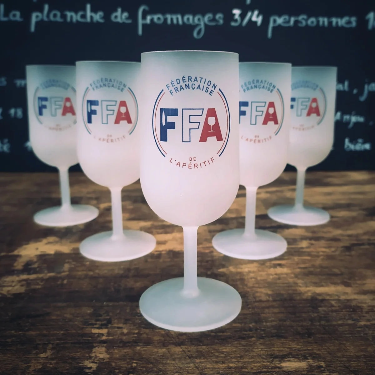 Écocup verre à vin FFA réutilisable et incassable, fabriqué en France pour des apéritifs conviviaux et responsables.