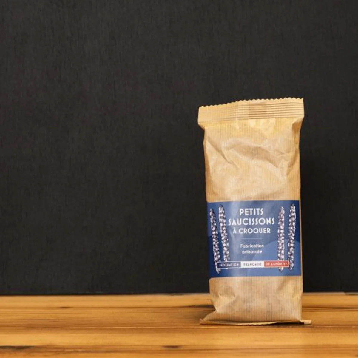 Petits saucissons artisanaux FFA à croquer, charcuterie française de qualité fabriquée dans le Tarn, parfaits pour l’apéritif convivial.