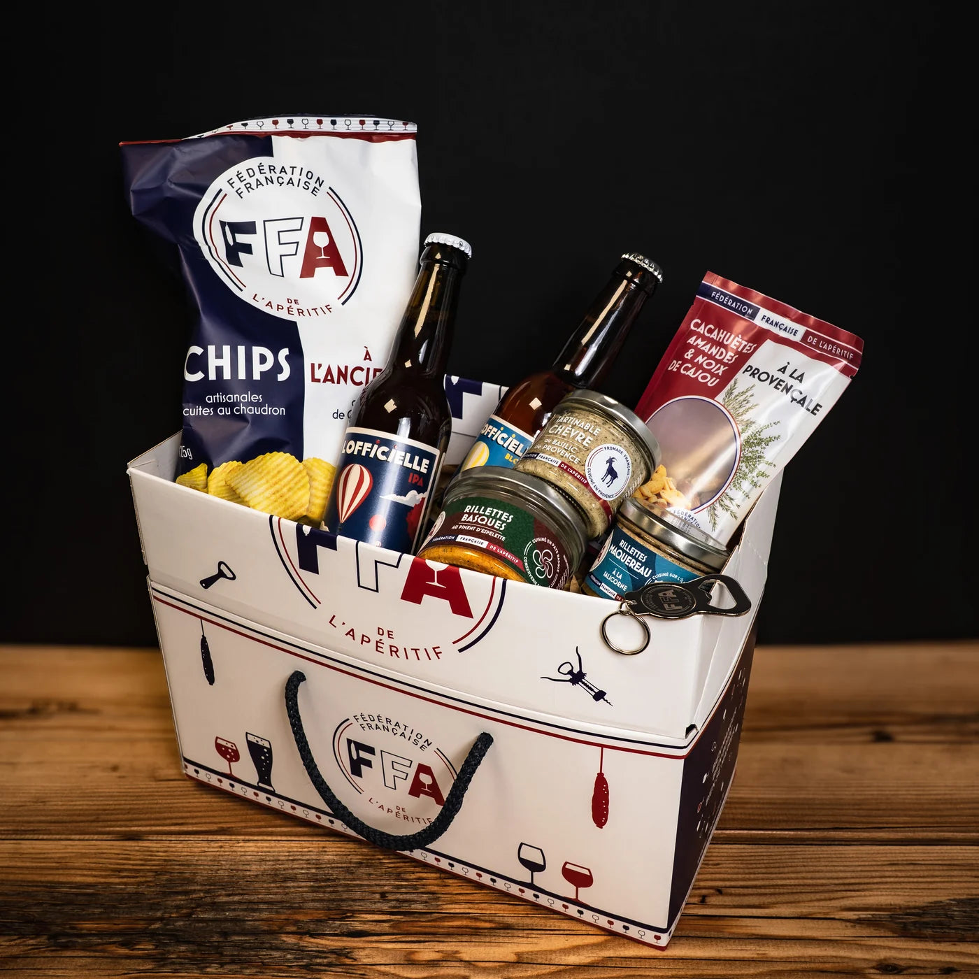 Coffret apéritif Champion du Monde de l’Apéro de la Fédération Française de l’Apéritif — bières artisanales FFA, chips à l’ancienne, rillettes et tartinables, dans un coffret festif et convivial, ambiance apéro entre amis.
