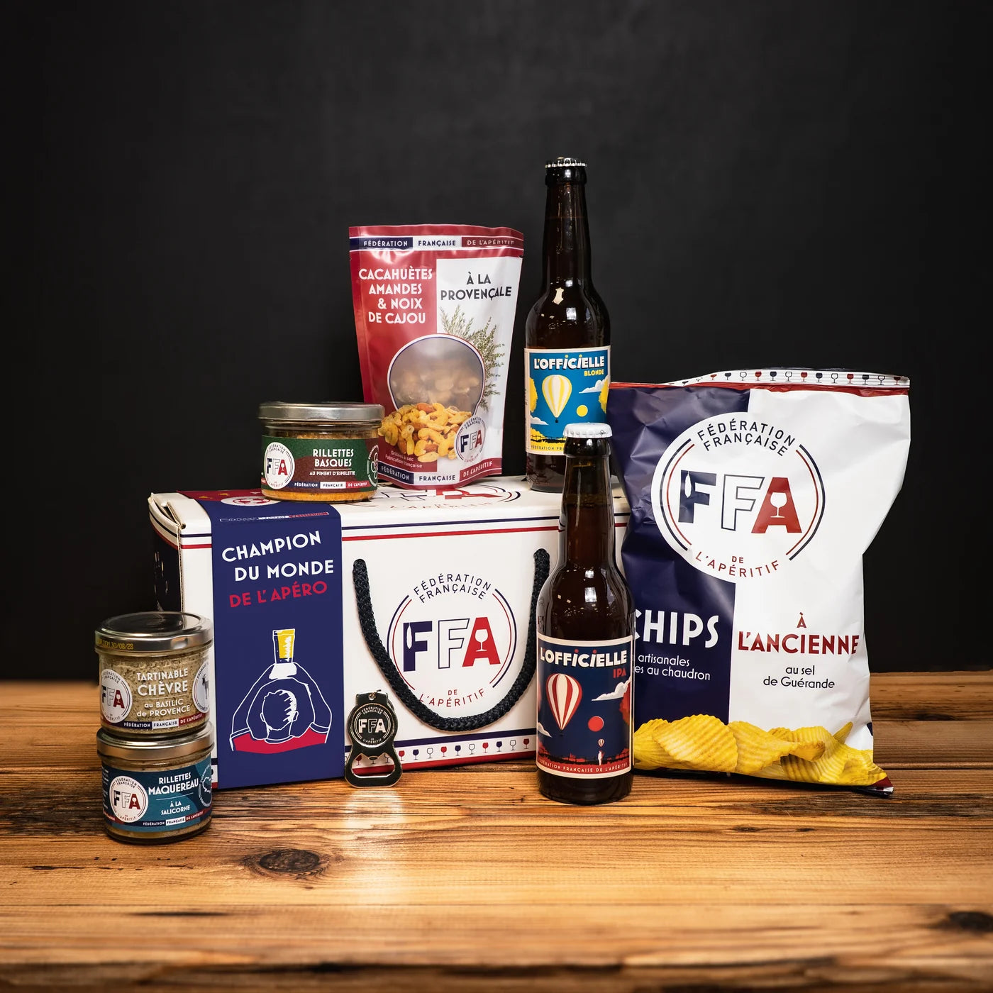 Coffret apéritif Champion du Monde de l’Apéro de la Fédération Française de l’Apéritif — bières artisanales FFA, chips à l’ancienne, rillettes et tartinables, dans un coffret festif et convivial, ambiance apéro entre amis.