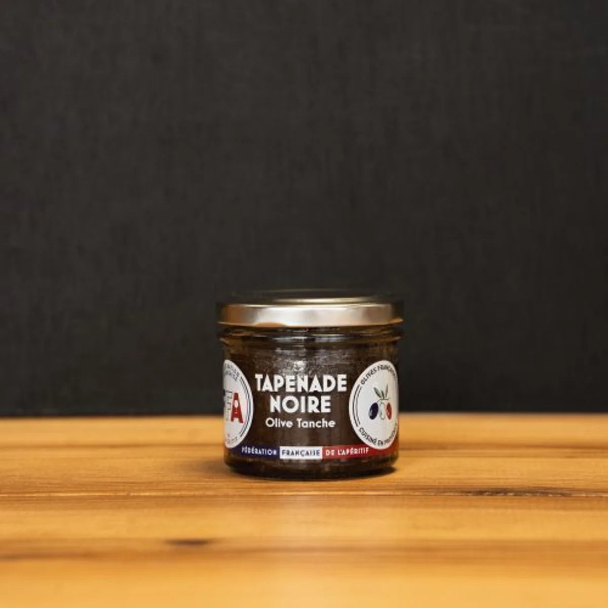 Tapenade noire FFA à l’olive Tanche, recette artisanale de Provence, présentée dans un bocal en verre pour l’apéritif.